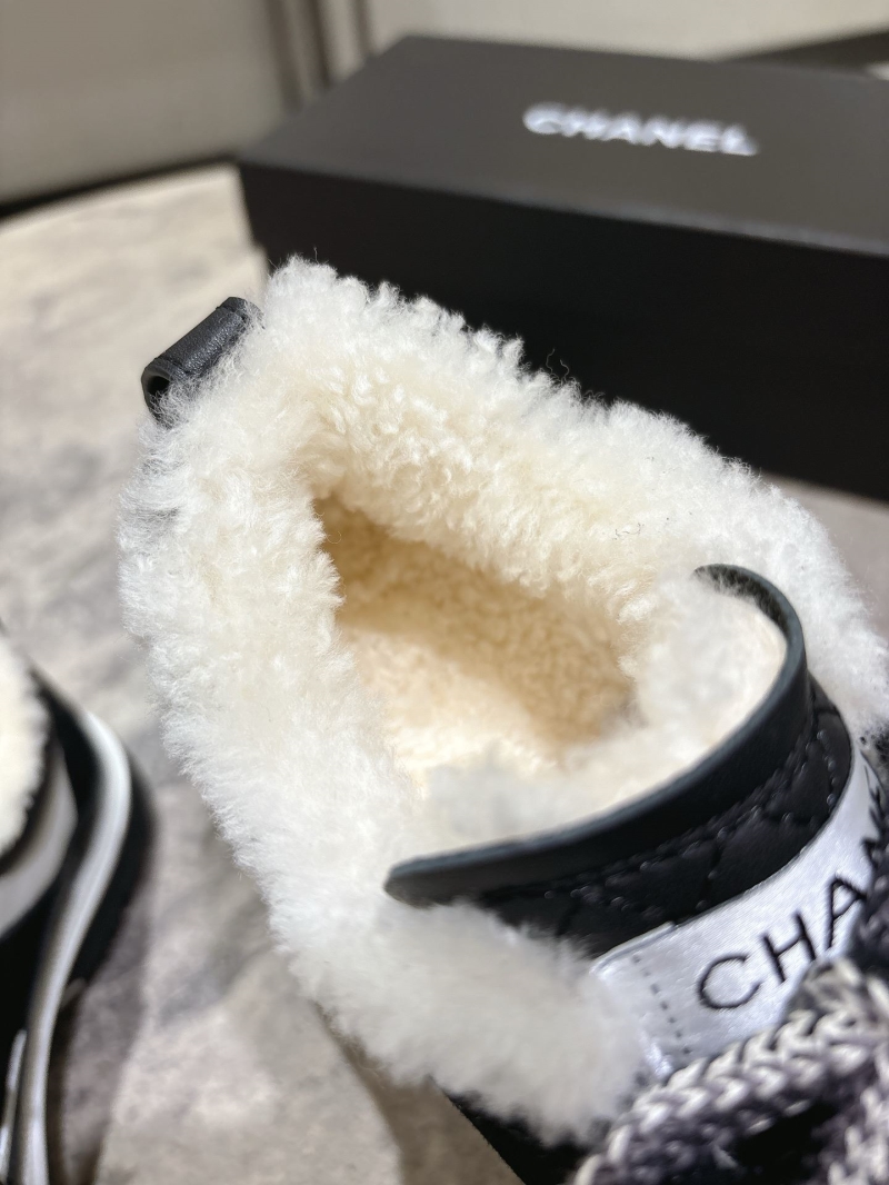 Ch**el sneakers